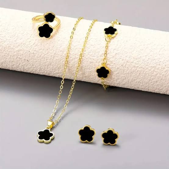 Amazing Clover Sets