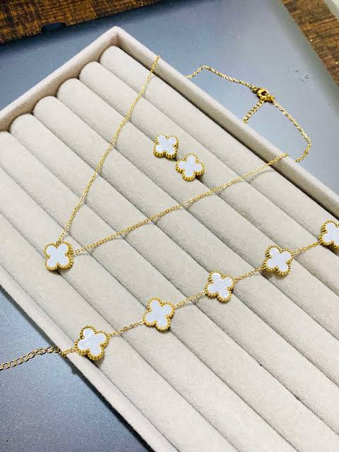 Amazing Clover Sets